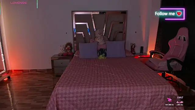 lunaarose online show from April 25, 3:09 am