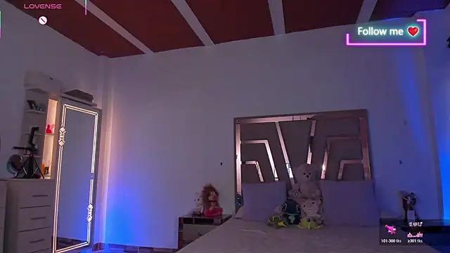 lunaarose online show from May 27, 2:47 pm