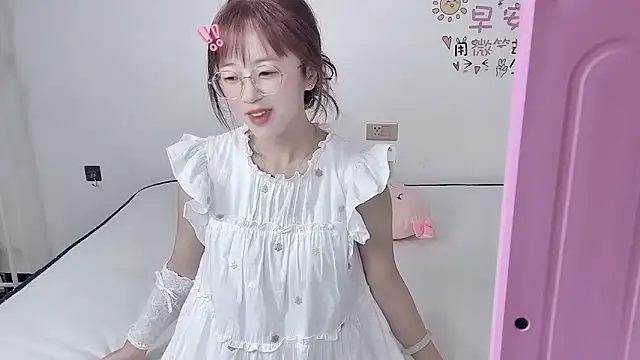 Snapshot of nini_a chatting on October 9, 7:39 am nini a online show from October 9, 7:39 am