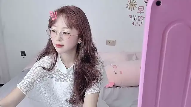 Snapshot of nini_a chatting on October 11, 5:50 am nini a online show from October 11, 5:50 am