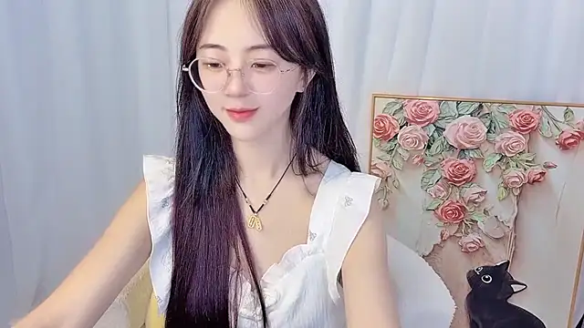 nini a online show from July 31, 2:05 pm