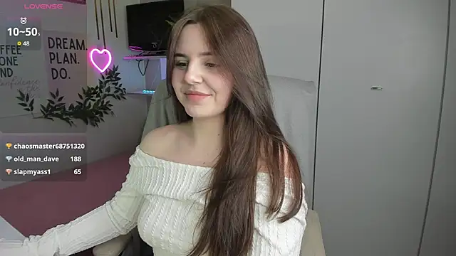 LiaWoow online show from April 19, 6:10 pm