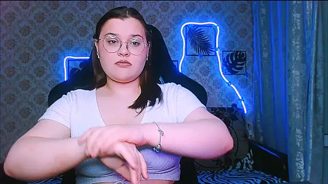 InLoveWithLife26 online show from March 22, 6:55 pm