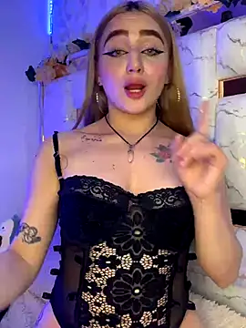 Snapshot of Sara_Sophia420 chatting on October 10, 11:15 pm Sara Sophia420 online show from October 10, 11:15 pm