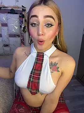 Snapshot of Sara_Sophia420 chatting on October 21, 1:06 am Sara Sophia420 online show from October 21, 1:06 am