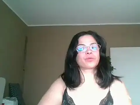 ITALIANASISIXX online show from April 15, 7:15 am