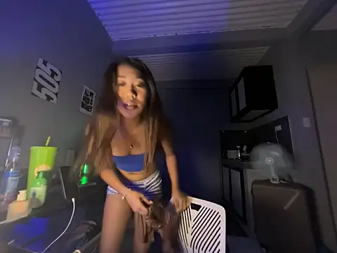 PinayLina18 online show from April 24, 1:46 pm