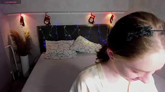 Camilla Kelly online show from December 16, 1:21 am