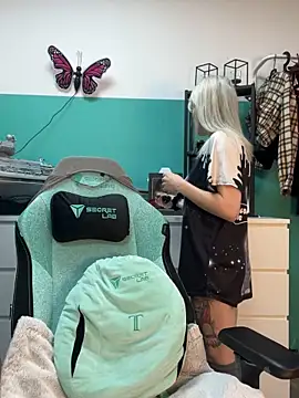 TheRealJessyLey online show from February 5, 8:08 am