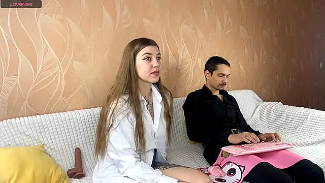 Snapshot of VelvetMiley chatting on November 28, 4:04 am VelvetMiley online show from November 28, 4:04 am