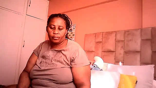 HUGEASSXXXXX online show from August 4, 7:55 am