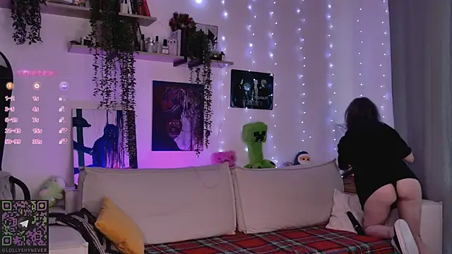 Lollyshy online show from February 7, 9:02 am