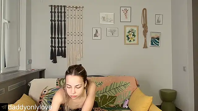 Snapshot of daddyonlyloveme chatting on November 1, 8:11 pm daddyonlyloveme online show from November 1, 8:11 pm