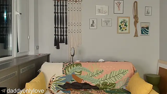 Snapshot of daddyonlyloveme chatting on November 12, 9:14 pm daddyonlyloveme online show from November 12, 9:14 pm