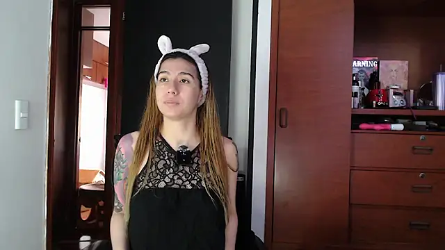 karlamoon23 online show from September 24, 8:56 pm