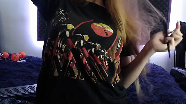 karlamoon23 online show from October 15, 10:10 pm