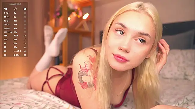 Snapshot of LilianBenskin chatting on November 13, 6:45 am LilianBenskin online show from November 13, 6:45 am