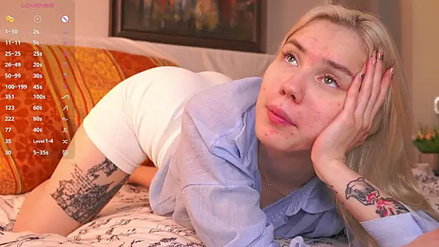 Snapshot of LilianBenskin chatting on November 27, 5:53 am LilianBenskin online show from November 27, 5:53 am