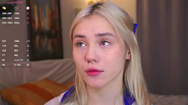 Snapshot of LilianBenskin chatting on December 1, 5:23 am LilianBenskin online show from December 1, 5:23 am