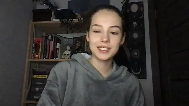 Yuna5343 online show from March 3, 9:10 pm