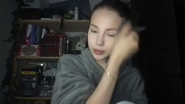 Yuna5343 online show from April 13, 7:30 pm