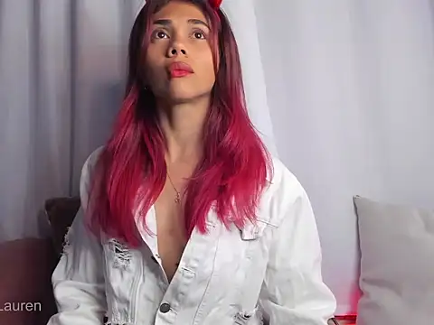 Snapshot of Laurenn_2 chatting on October 8, 3:15 am Laurenn 2 online show from October 8, 3:15 am