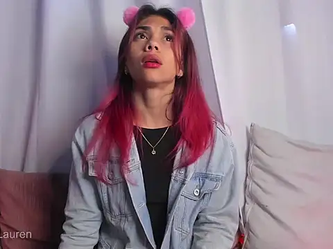 Snapshot of Laurenn_2 chatting on October 14, 5:03 pm Laurenn 2 online show from October 14, 5:03 pm