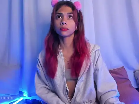 Snapshot of Laurenn_2 chatting on October 21, 3:40 am Laurenn 2 online show from October 21, 3:40 am