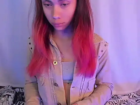 Snapshot of Laurenn_2 chatting on November 17, 3:23 am Laurenn 2 online show from November 17, 3:23 am