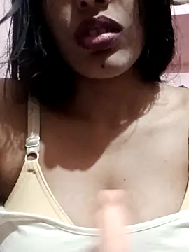 Snapshot of kaviyaponnu0987 chatting on October 9, 9:24 pm kaviyaponnu0987 online show from October 9, 9:24 pm