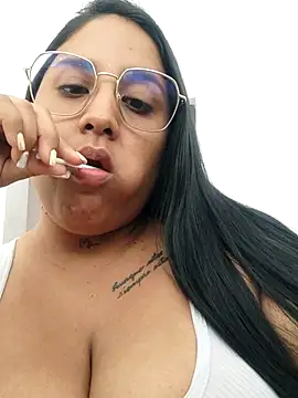 Snapshot of Khertt-Slov chatting on October 11, 3:54 pm Khertt-Slov online show from October 11, 3:54 pm