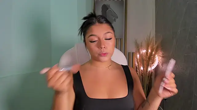 ShaniaDaniels online show from April 20, 6:20 pm