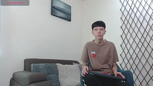 LiamBrown09 online show from February 23, 7:33 pm