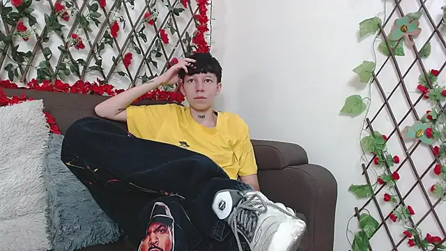 LiamBrown09 online show from March 21, 7:06 pm