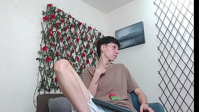 LiamBrown09 online show from May 4, 7:21 pm