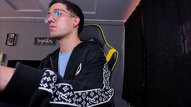 alexgiraldo   online show from October 25, 12:13 pm