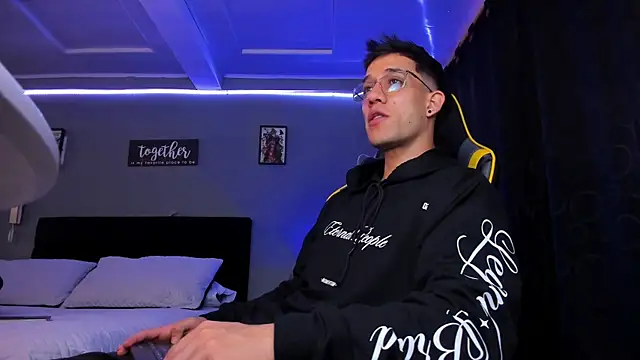 alexgiraldo   online show from December 2, 11:48 am