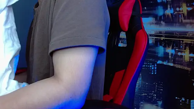 alexgiraldo   online show from April 30, 12:00 pm