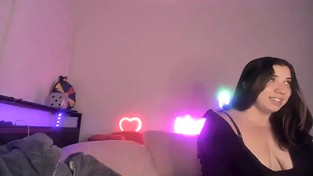 Snapshot of torithequeen chatting on May 7, 2:06 am torithequeen online show from May 7, 2:06 am