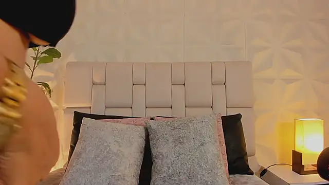 scarlettadams   online show from December 15, 11:58 am