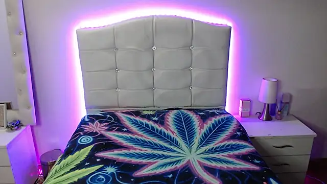 elapetitie online show from November 22, 5:50 am