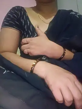 indianhotwife639 online show from December 20, 6:37 pm