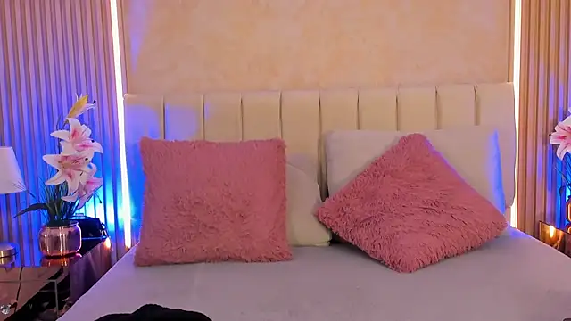 MaddyGray  online show from April 18, 6:12 pm