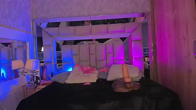 MaddyGray  online show from April 23, 7:20 am