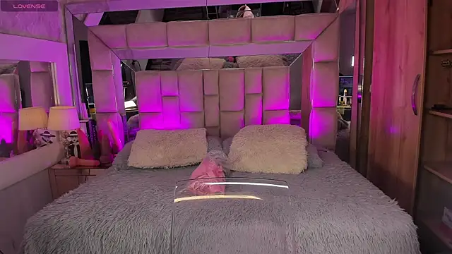 MaddyGray  online show from April 23, 7:16 pm