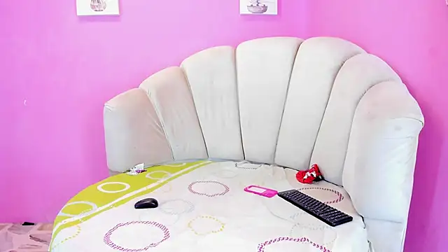 LadyandMaverick online show from October 2, 5:14 am