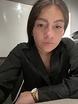 Alyha Cortes online show from September 15, 1:33 pm