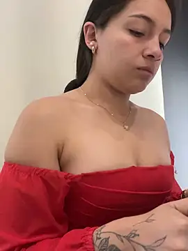 Alyha Cortes online show from October 28, 1:25 pm