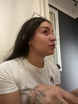 Alyha Cortes online show from October 30, 1:23 pm