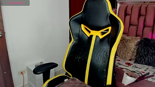 sara slut21 online show from March 4, 8:49 pm